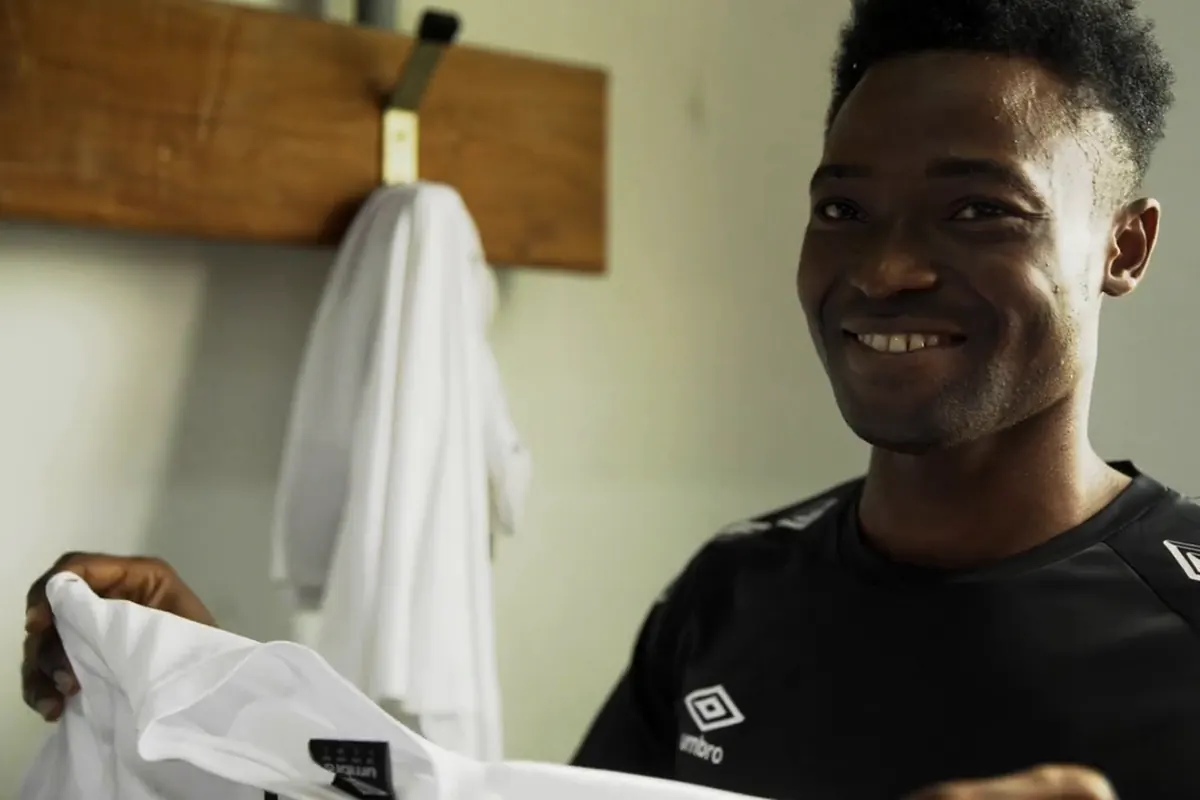 Player receiving his Football Dreamz shirt